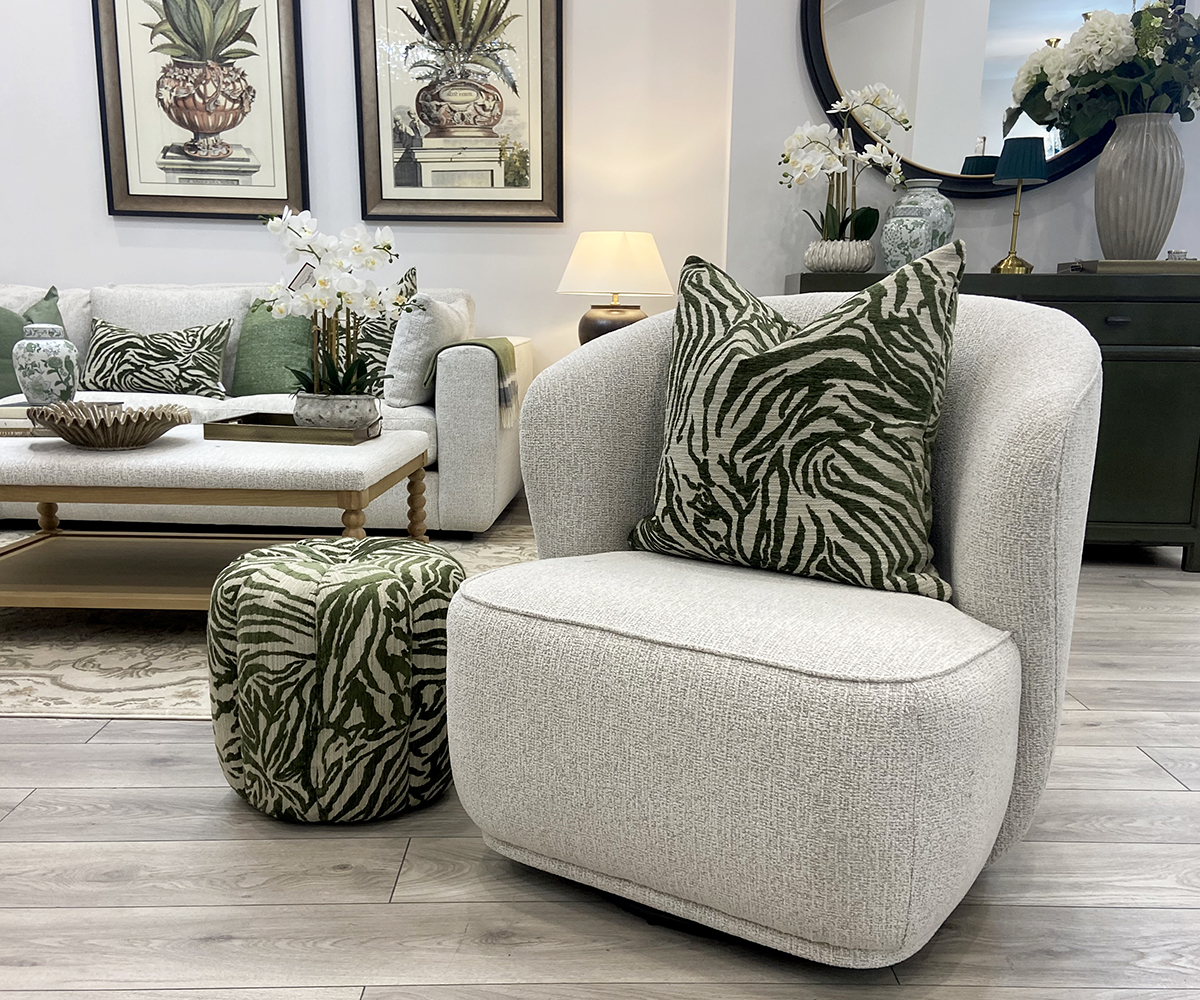 Clara Swivel Chair in Cloud