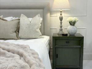 Oriental Style Mei 1 Door 1 Drawer Bedside Chest in Moss