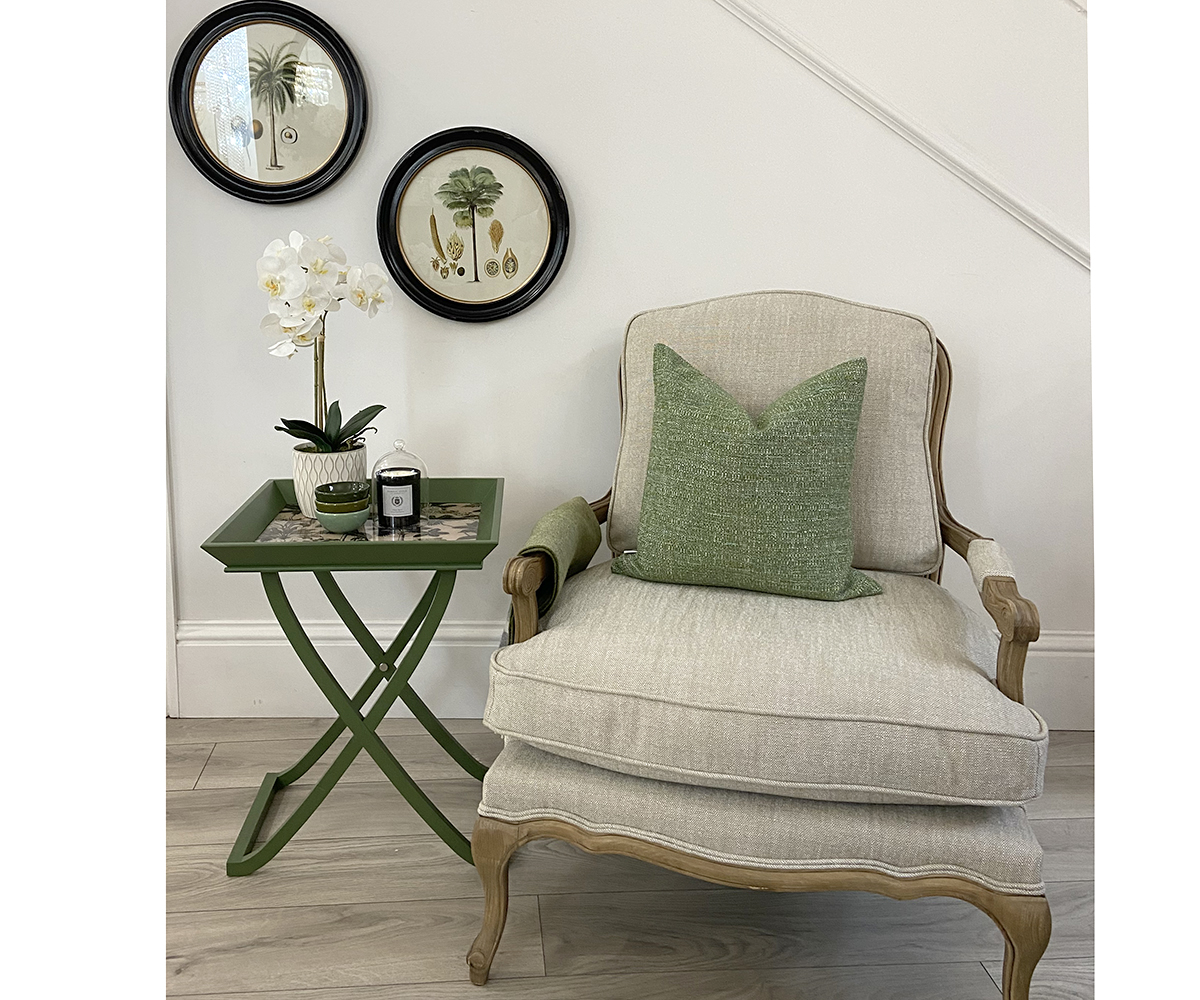 Tropical Calm Tray Table on Olive Base